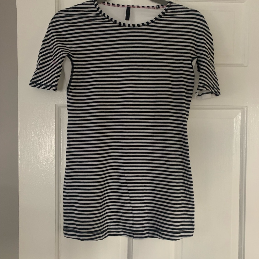 LULULEMON Black and white striped lululemon top.  Tags removed- size 4